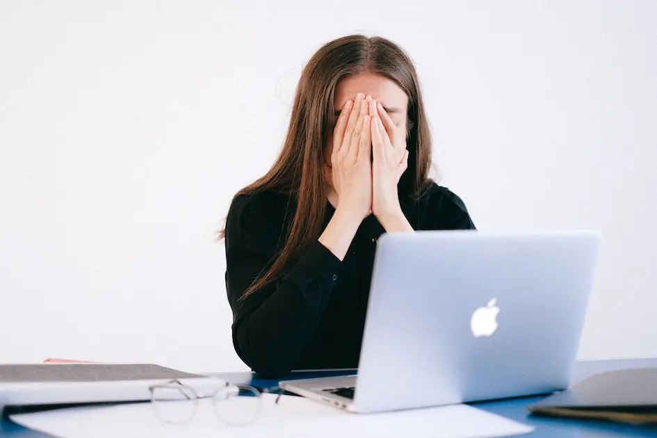Read more about the article Executive Burnout: The Signs Leaders Miss Until It’s Too Late